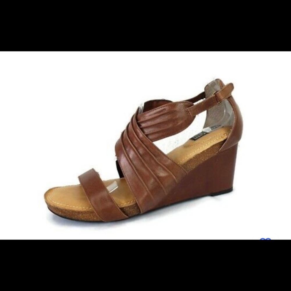 Wedge heels brown straps